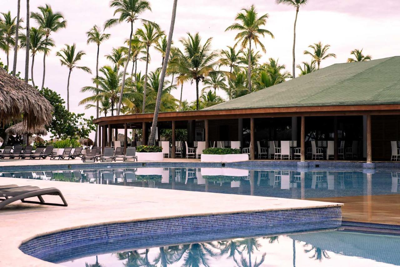 グランド シレニス プンタカナ リゾート カジノ&アクアゲームス オール インクルーシブ Uvero Alto エクステリア 写真 The pool at the resort