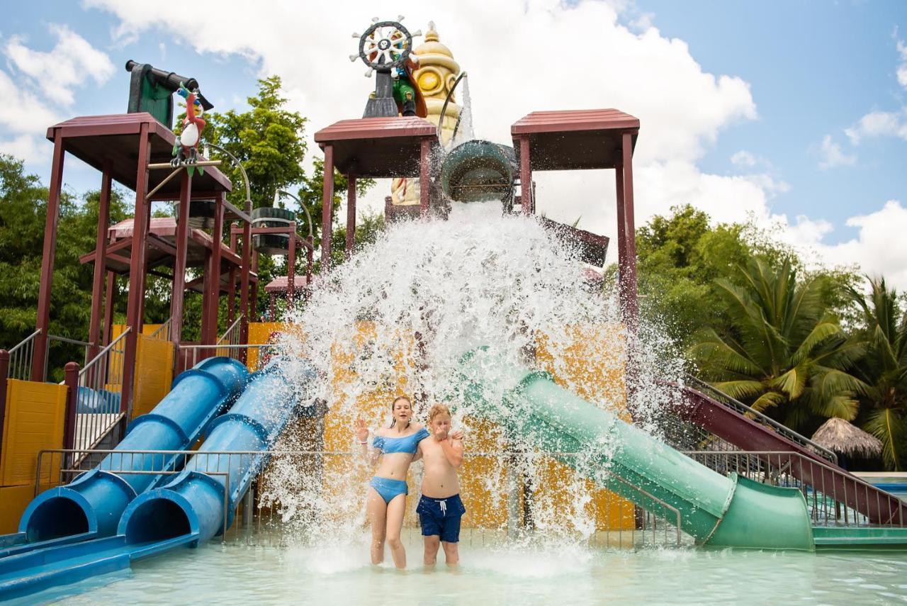 グランド シレニス プンタカナ リゾート カジノ&アクアゲームス オール インクルーシブ Uvero Alto エクステリア 写真 Splash Jungle Water Park