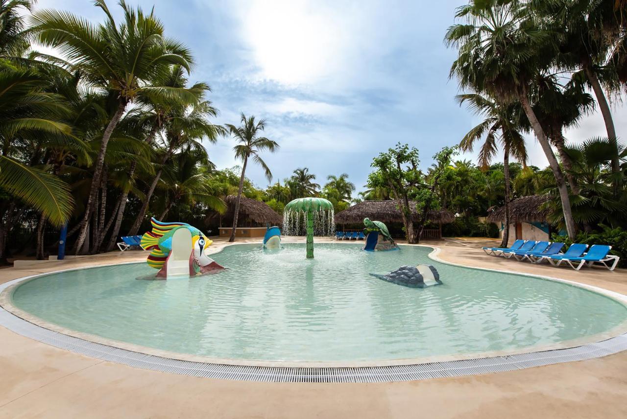 グランド シレニス プンタカナ リゾート カジノ&アクアゲームス オール インクルーシブ Uvero Alto エクステリア 写真 The swimming pool at the resort