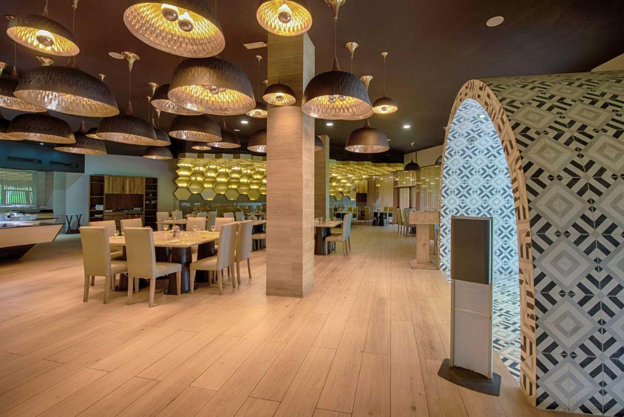 グランド シレニス プンタカナ リゾート カジノ&アクアゲームス オール インクルーシブ Uvero Alto エクステリア 写真 The interior of the restaurant
