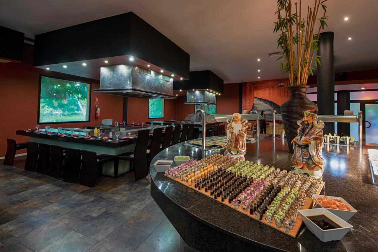 グランド シレニス プンタカナ リゾート カジノ&アクアゲームス オール インクルーシブ Uvero Alto エクステリア 写真 Restaurant at Iberostar Grand Hotel