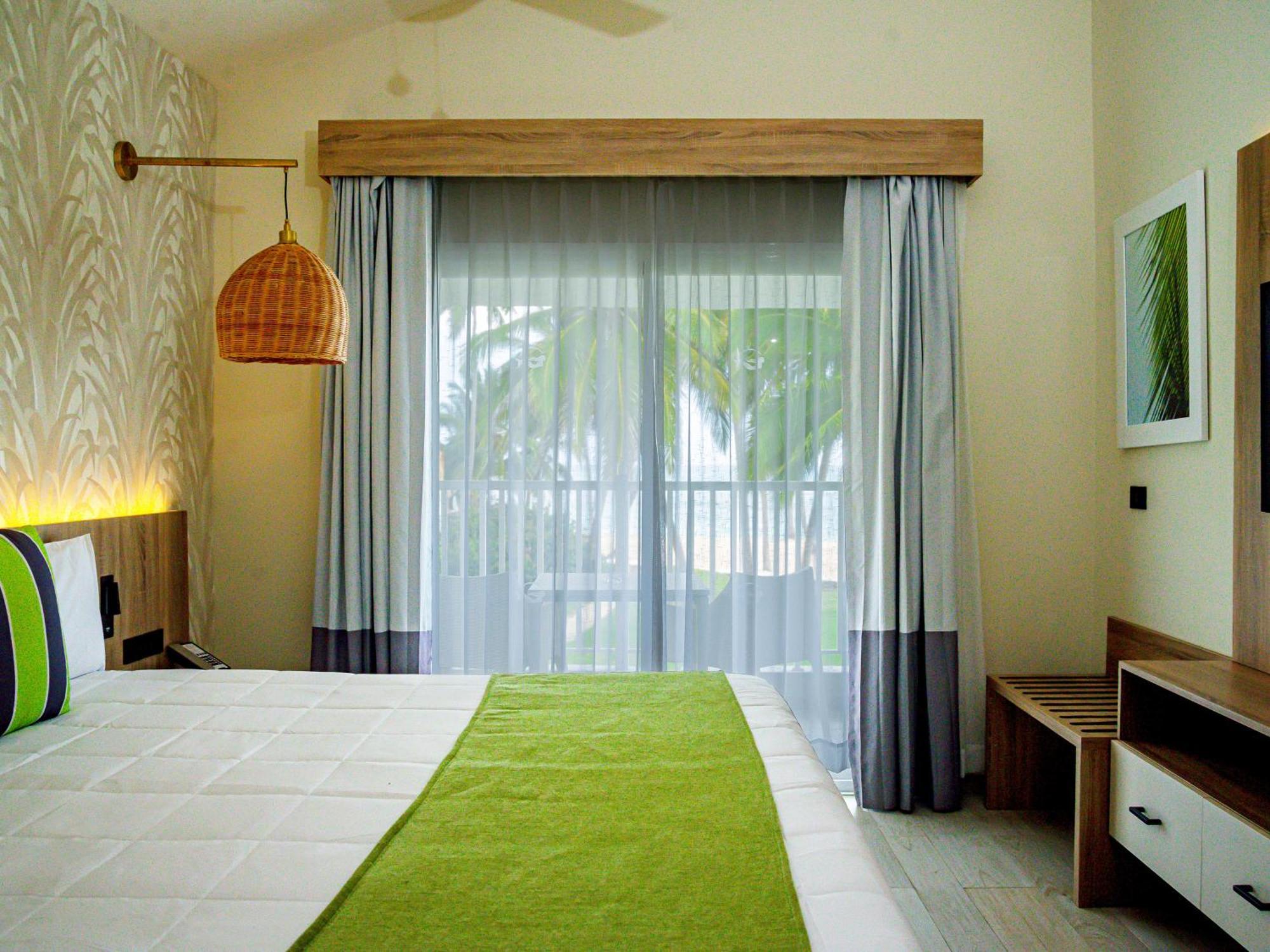 グランド シレニス プンタカナ リゾート カジノ&アクアゲームス オール インクルーシブ Uvero Alto エクステリア 写真 A bedroom at the resort