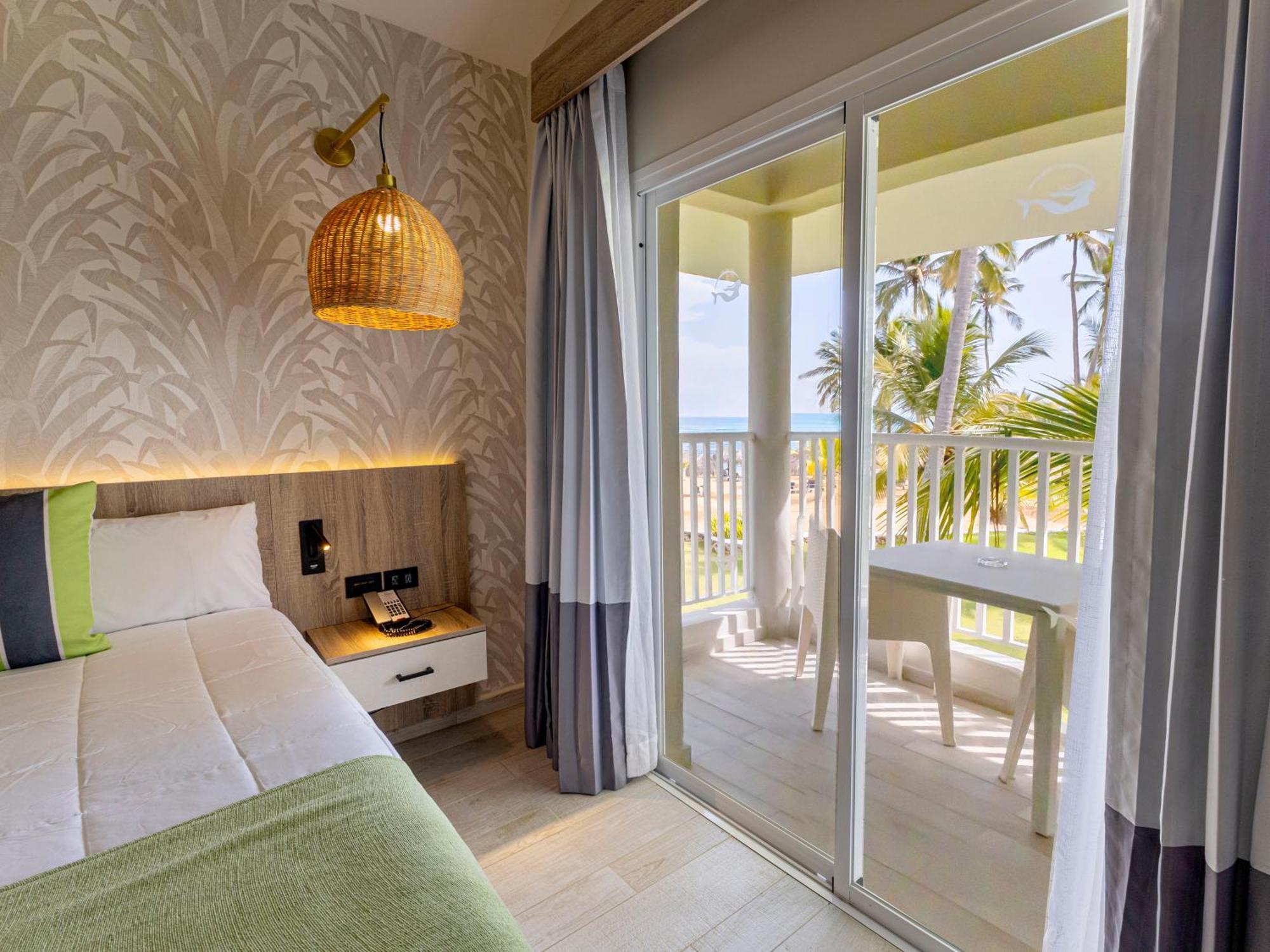 グランド シレニス プンタカナ リゾート カジノ&アクアゲームス オール インクルーシブ Uvero Alto エクステリア 写真 A room at the Iberostar Grand Hotel Bávaro