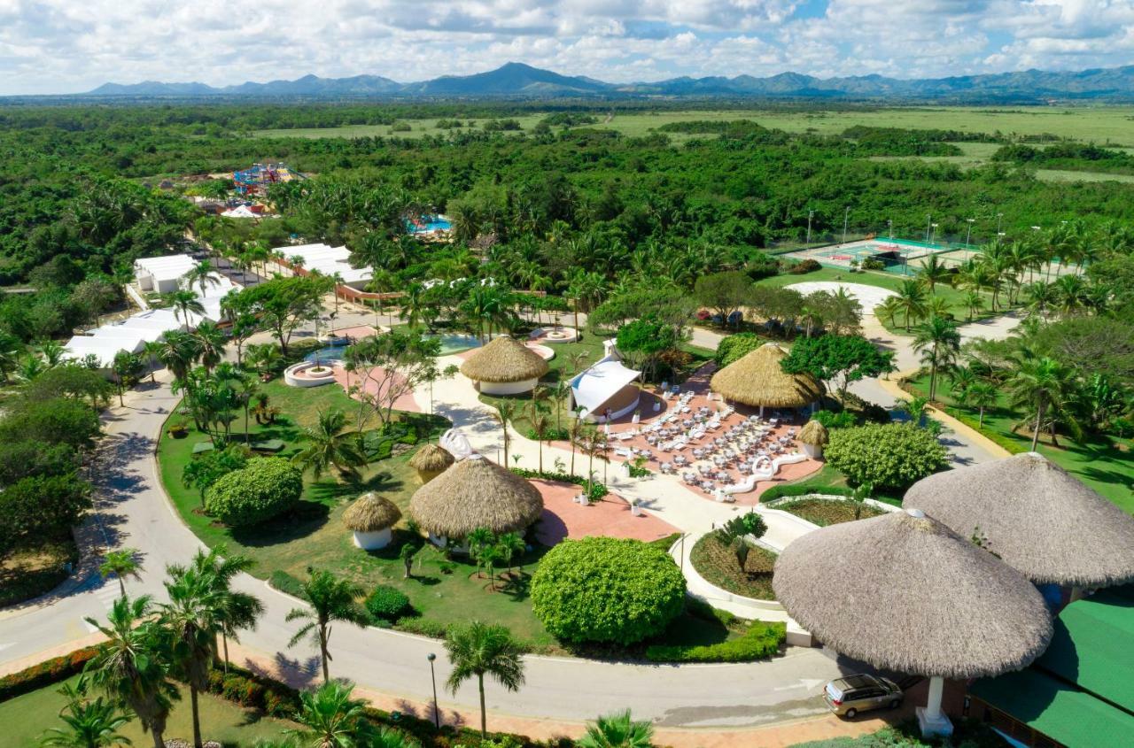 グランド シレニス プンタカナ リゾート カジノ&アクアゲームス オール インクルーシブ Uvero Alto エクステリア 写真 Aerial view of the resort