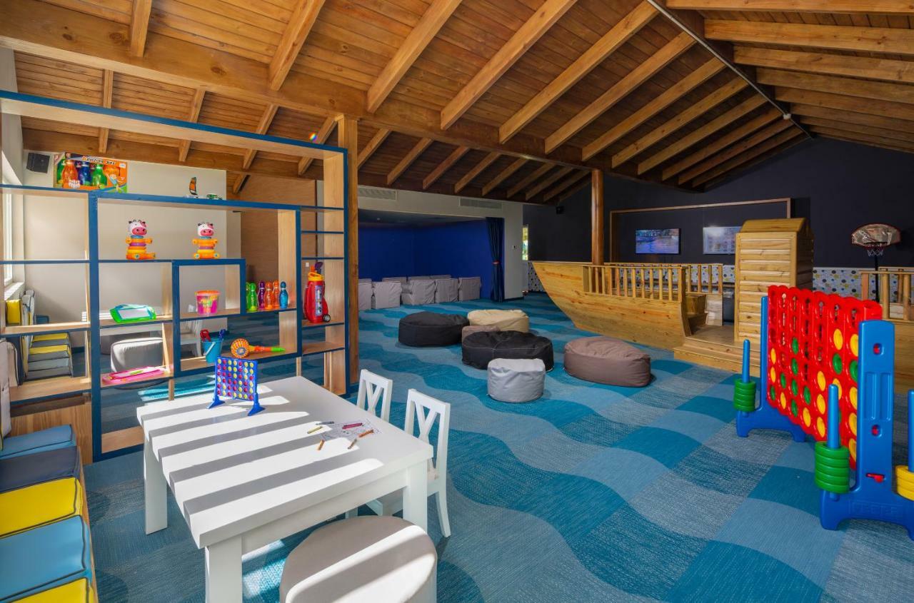 グランド シレニス プンタカナ リゾート カジノ&アクアゲームス オール インクルーシブ Uvero Alto エクステリア 写真 The Kids Club at the Sheraton Maldives Resort & Spa